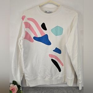 Zara Unisex Print­ed Sweat­shirt‎ worn by Park­er Pre­ston (Trevor Tord­j­man)